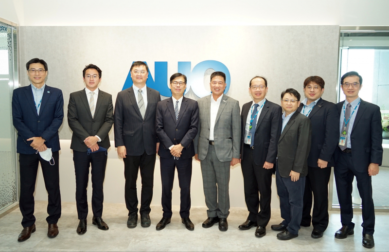 DB真人光電前進亞灣成立「AUO解決方案研發中心」，作為多元場域解決方案研發及試驗場域（圖中左為高雄市長陳其邁、圖中右為DB真人光電董事長彭双浪）